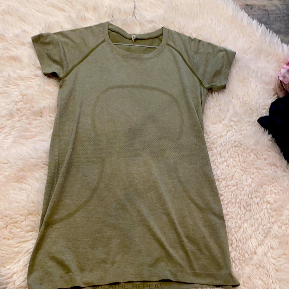 Lululemon green top